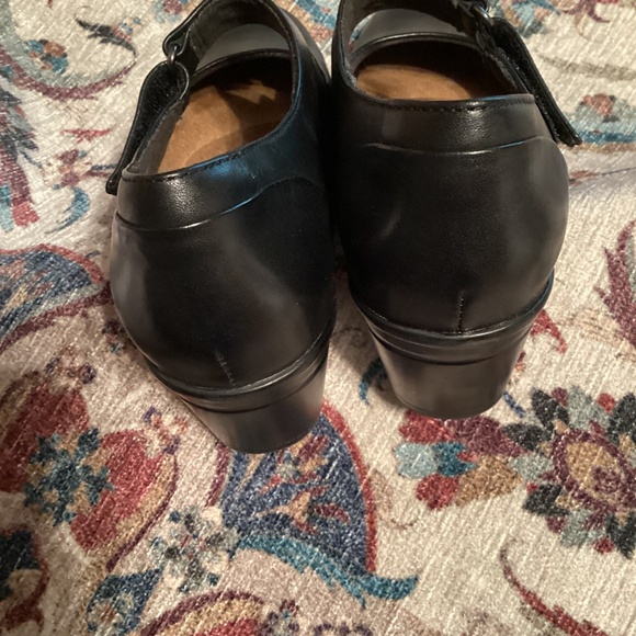 Clarks - Picture 3 of 4